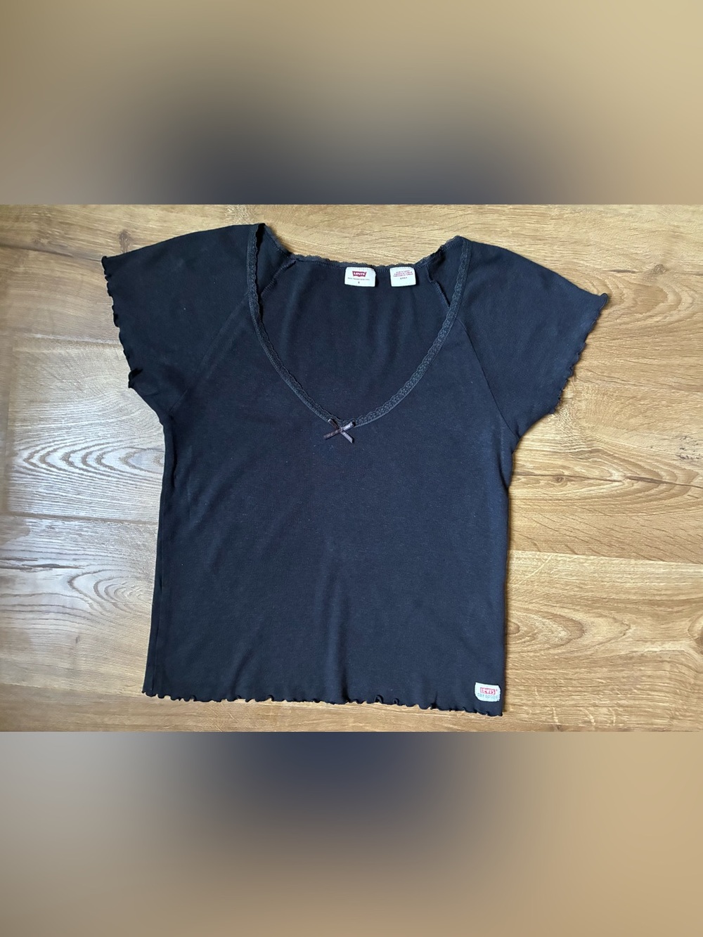 Levis Vintage-Inspired Black V-Neck Top, Small